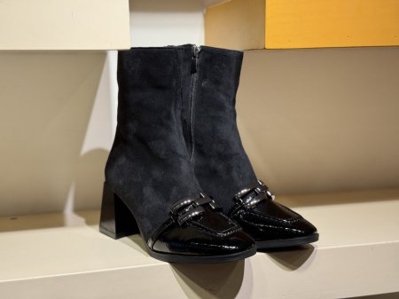 حذاء عملي شتوي