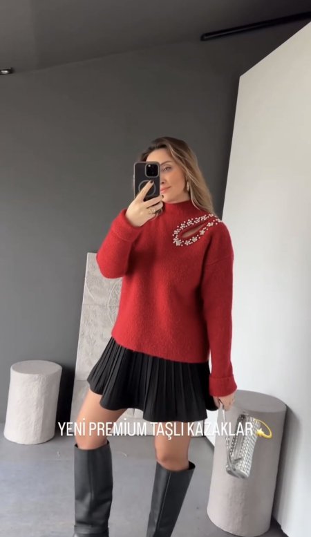 بلوزة صوف مع قبة سترس انيقة