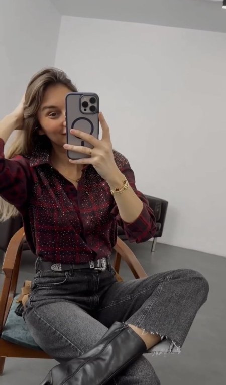 قميص مع سترس