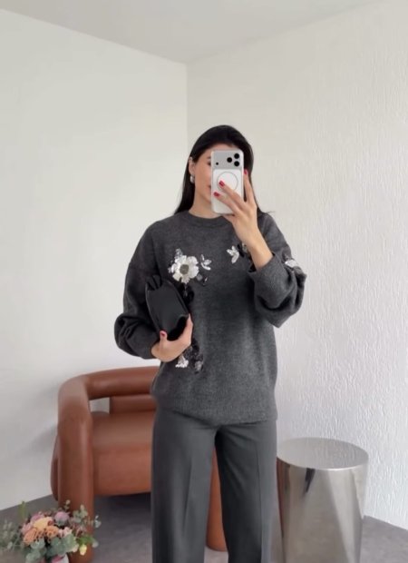 بلوزة صوف مزخرفة