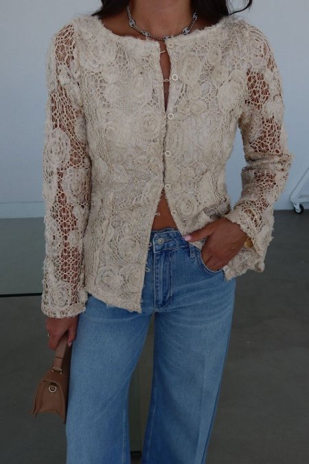 بلوزة “إلـيـغـانـس دانتيل” 🤎