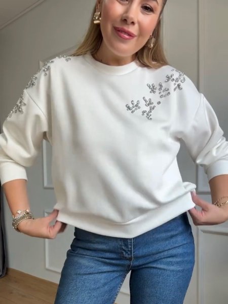 بلوزة مع سترس