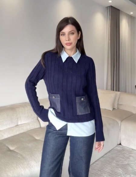 بلوزة صوف بياقة مزدوجة وجيوب دنيم