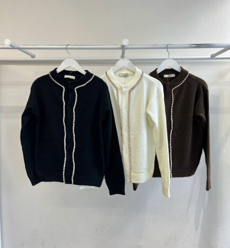 كارديغان بياقة دائرية وتفاصيل لؤلؤية – صوف ناعم