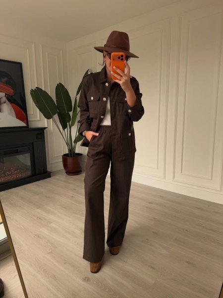 طقم جينز – لمسة ذهبية أنيقة