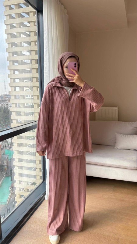 طقم صوف ناعم واسع بقبة أنيقة