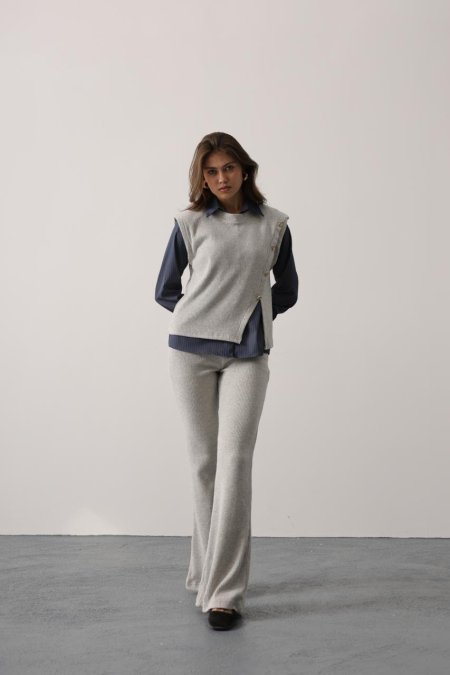 طقم مصوف قميص مع ڤيست بازرار ذهبية