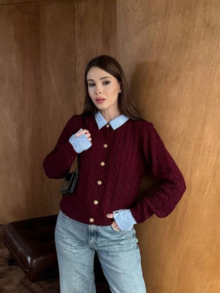 بلوزة صوف تقيل بازرار ذهبية