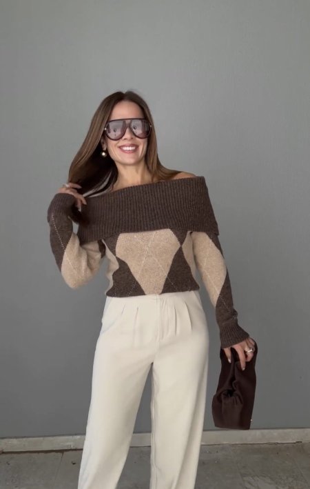 بلوزة off shoulder صوف تقيل